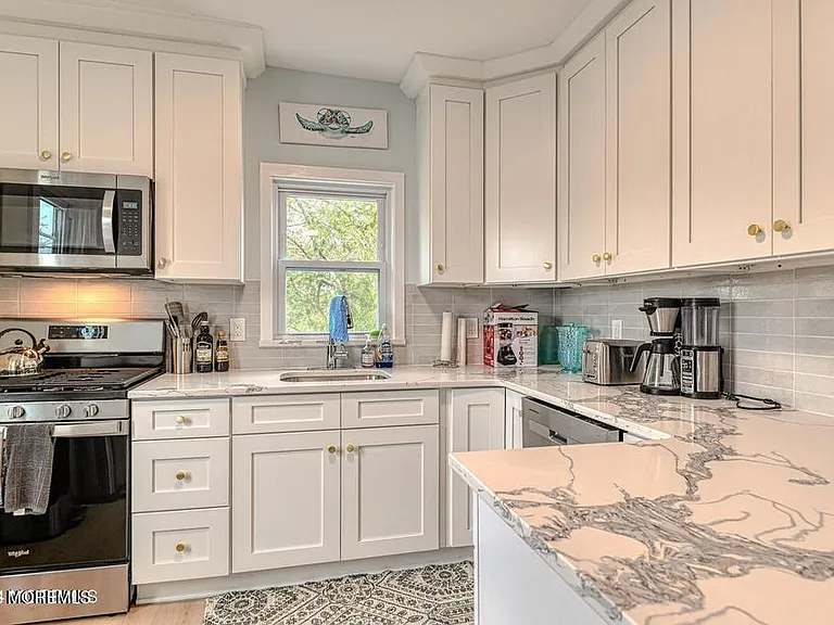 328 Newark Ave #2 — Photo 9