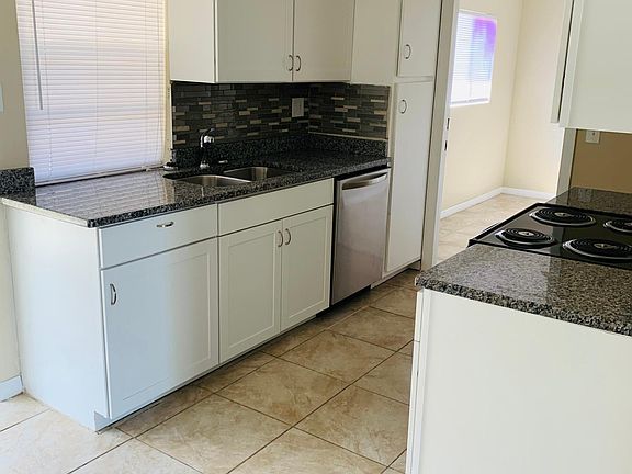 3rd image of 248 NW Airoso Blvd