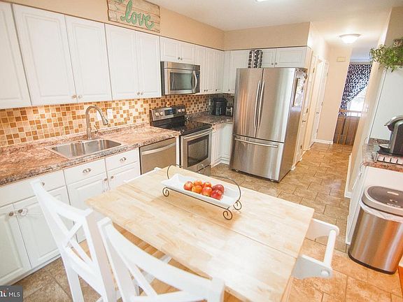 3rd image of 1231 Kirby Cir