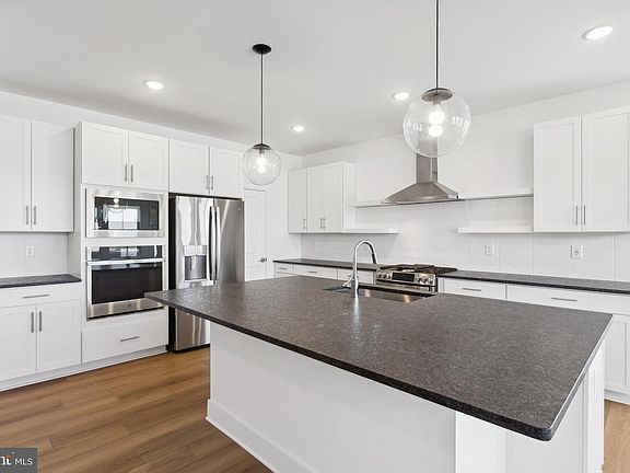 7th image of this home