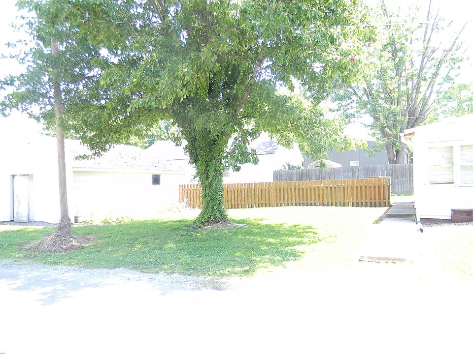 2nd image of 301 E Chester St