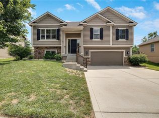 9044 SW 10th St, Blue Springs, MO 64064