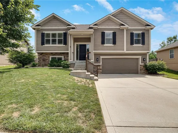 9044 SW 10th St, Blue Springs, MO 64064