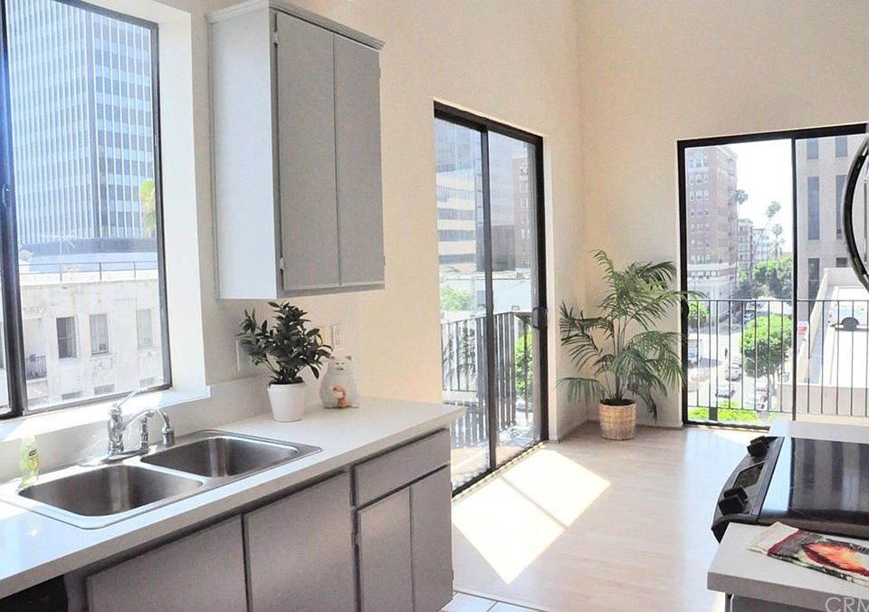 1st image of 625 S Berendo St #605