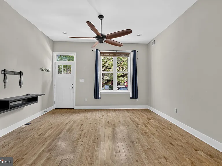 2336 W Thompson St — Photo 3