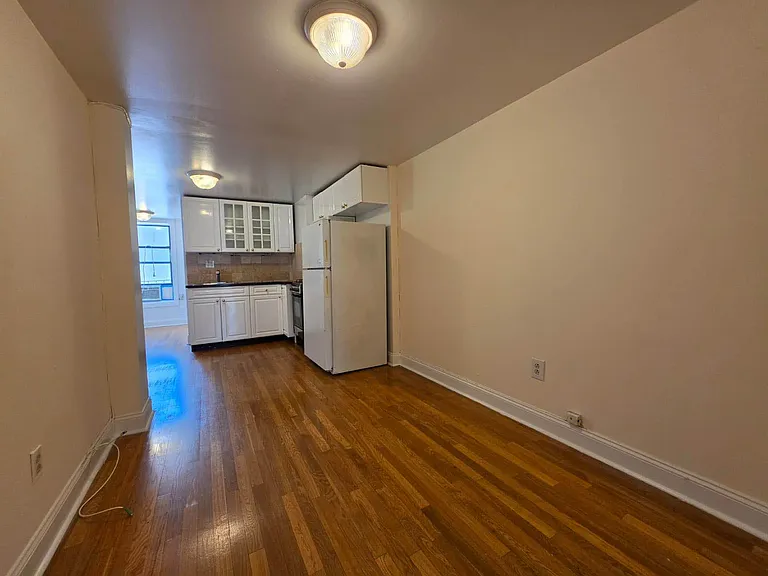 613 9th Ave #4U — Photo 6