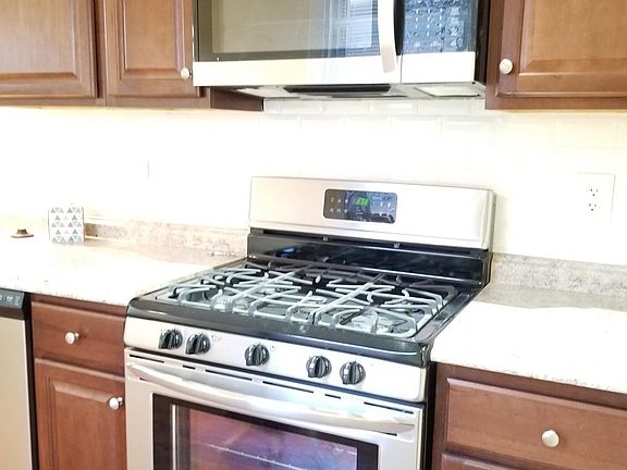 Do You Like to Cook?  We Feature a Gas Stove