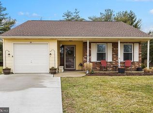 28 Fireside Cir, Columbus, NJ 08022