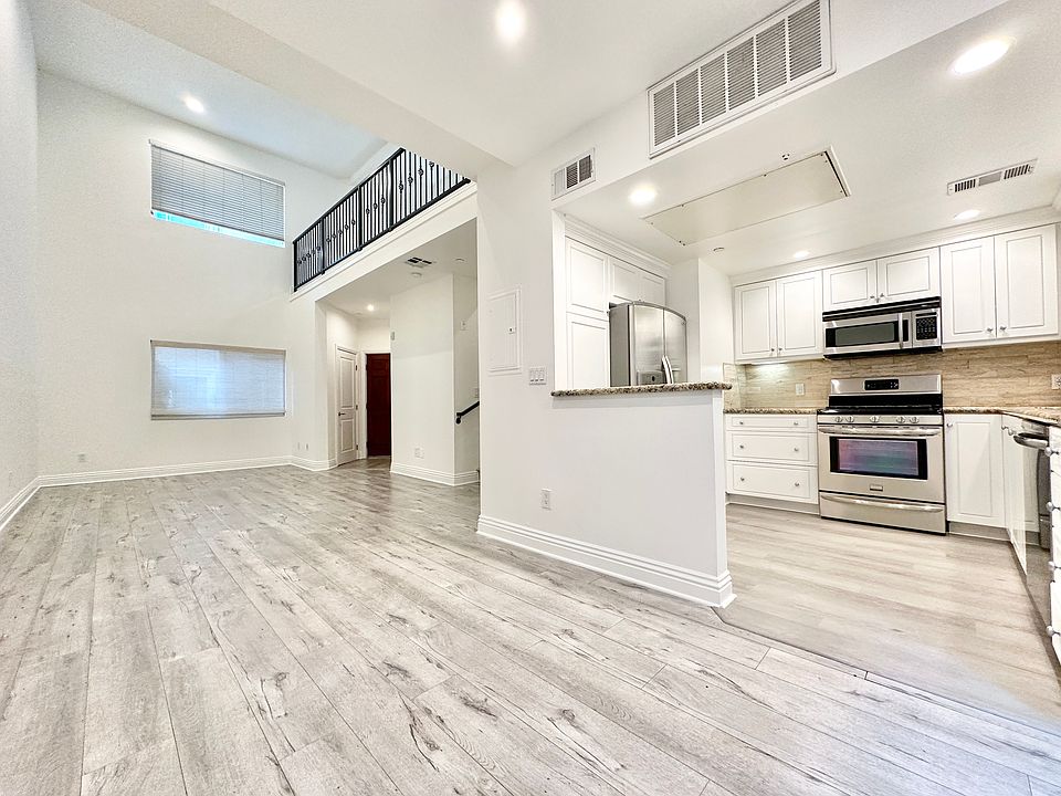 1st image of 1010 N Curson Ave APT 109