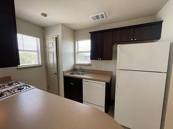 5th image of 5414 Grover Ave #B