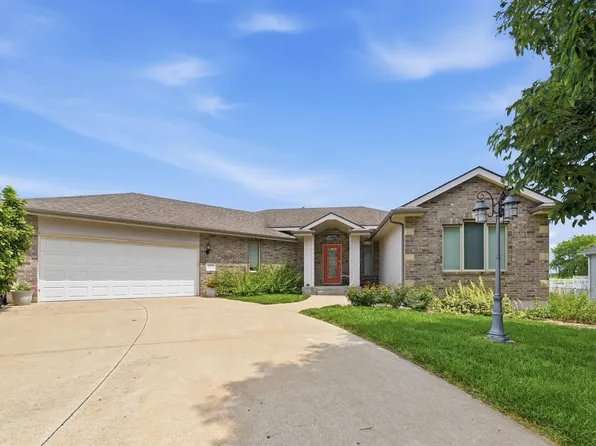 5218 NW Sterling Chase Dr, Topeka, KS 66618