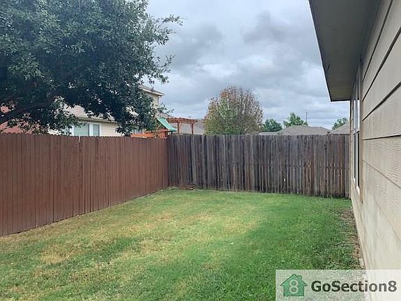 2nd image of 1901 Nightingale Dr