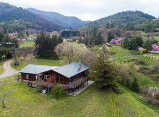 111 Hummingbird Ln, Talent, OR 97540