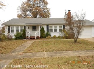 912 W 12th St, Rolla, MO 65401