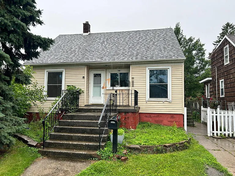 616 Burton Ct — Photo 1