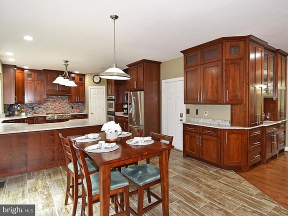 3rd image of 13012 Thornton Dr