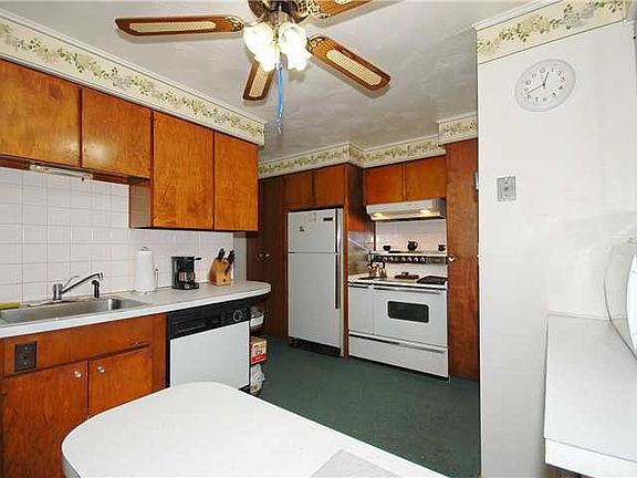4th image of 66 Pryor Ave