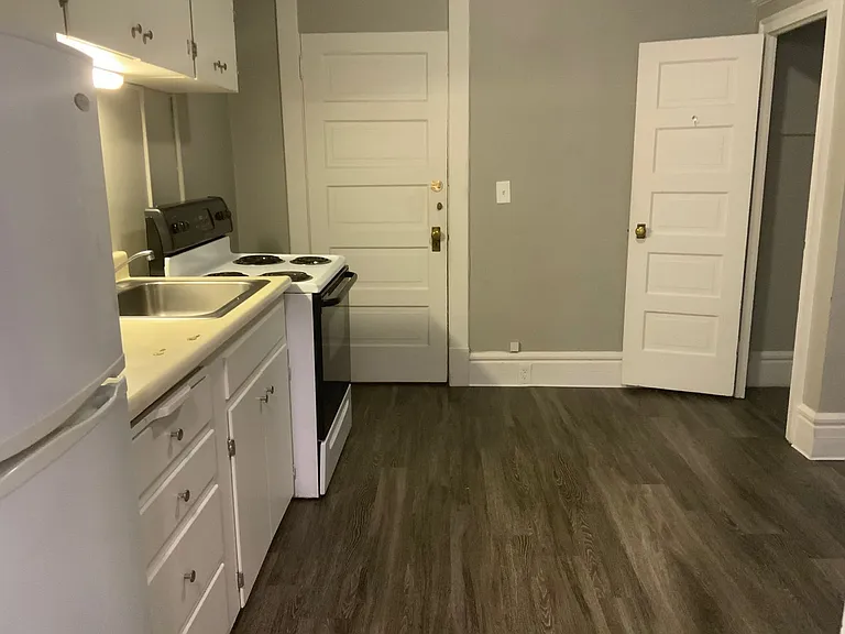 106 S Cedar St — Photo 5