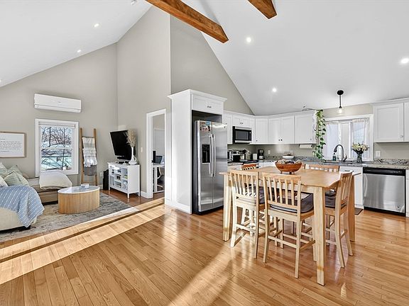 4th image of 2 Woodland Hts
