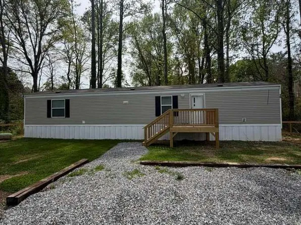 512 10th St SW #18, Hickory, NC 28602