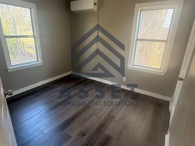 2733 NE Success St — Photo 4
