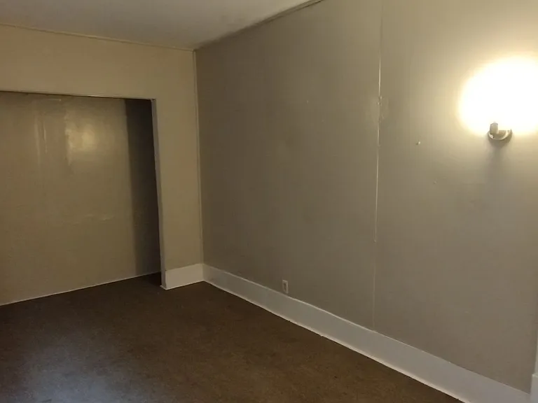 2128 Genesee St — Photo 15
