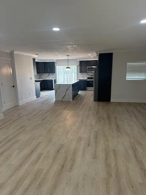 2943 W Beach St — Photo 3