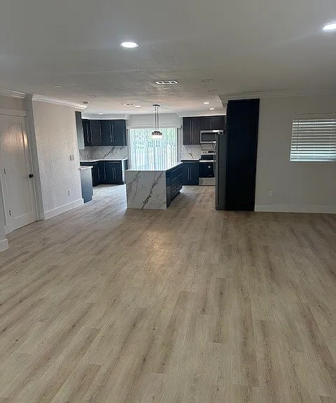 2943 W Beach St — Photo 3