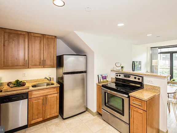 2nd image of 1050 N Hancock St #2B-2BA