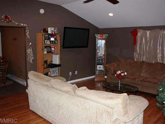 2nd image of 1943 Catherine Ave