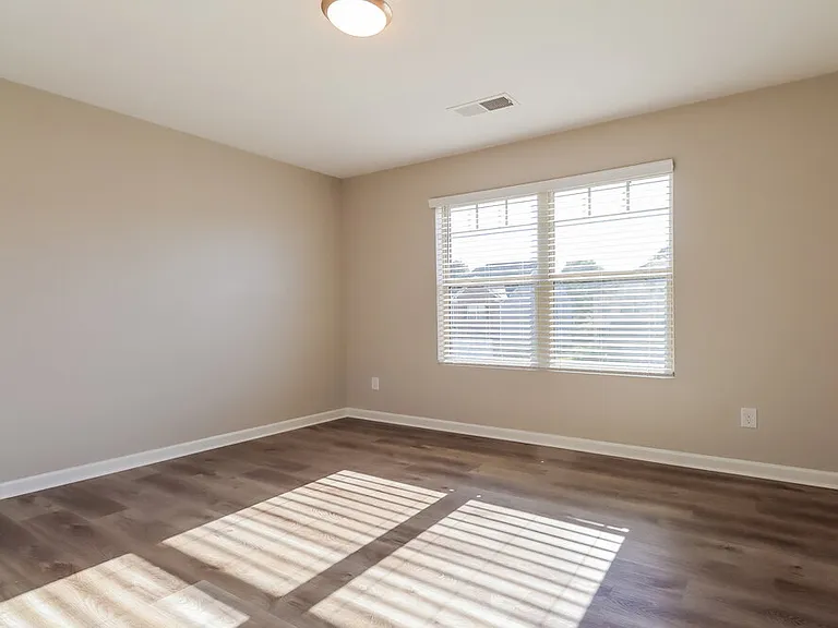 1075 Lear Dr — Photo 11