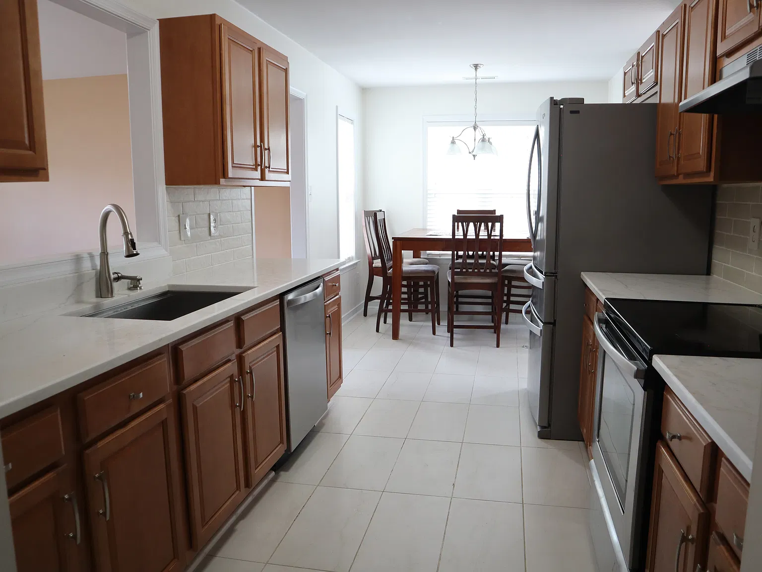 3 bed, 1331 sqft, $2,500 — Photo 3