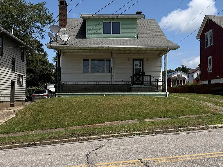 713 Innis St — Photo 2