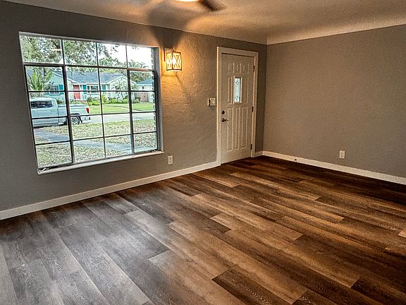 2nd image of 441 39th Ave NE