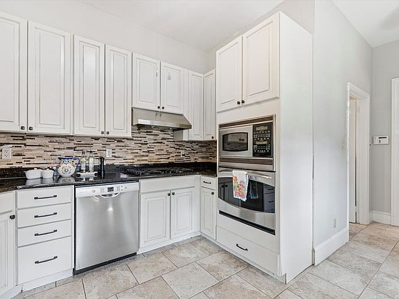 3rd image of 201 W Barnard St APT 2