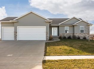 1089 Cedar Springs Dr, Marion, IA 52302