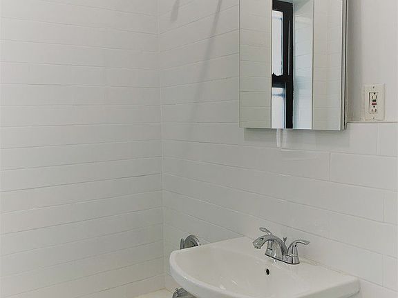 5th image of 31-20 32nd St #3C