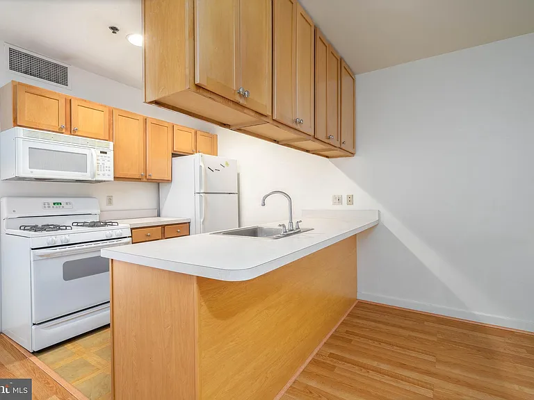 1100 Vine St #415 — Photo 4