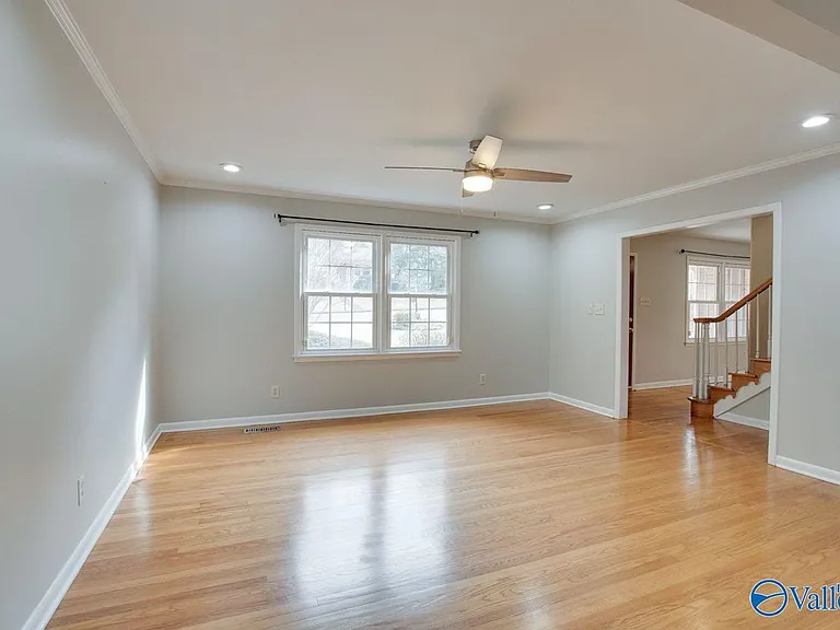 2700 Briarwood Dr SE — Photo 3