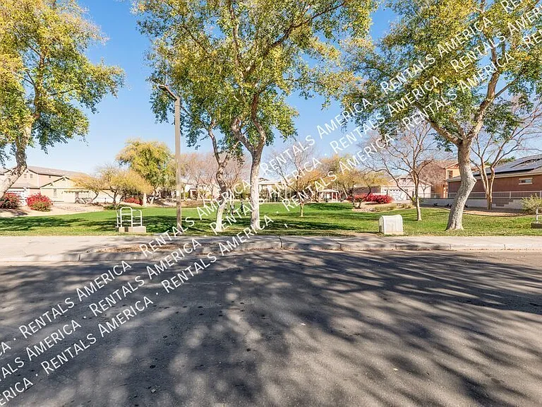 3745 E Kerry Ln — Photo 14