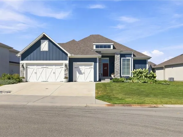 17344 Bradshaw St, Overland Park, KS 66221