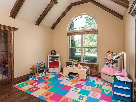 5th image of 1641 Foxboro Ct