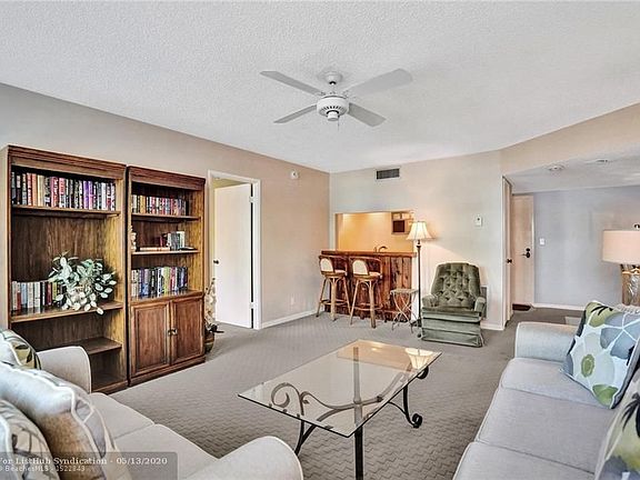 3rd image of 615 NE 12th Ave APT 105