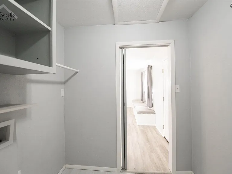 1020 W Cornelia Ave — Photo 17