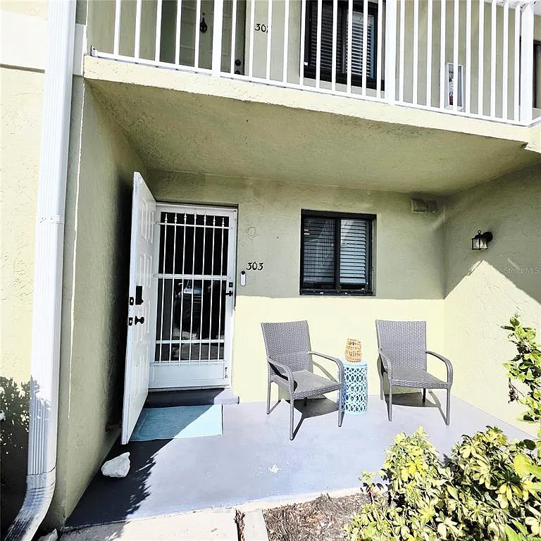 2 bed, 2.0 bath, 886 sqft, $1,700 — Photo 2