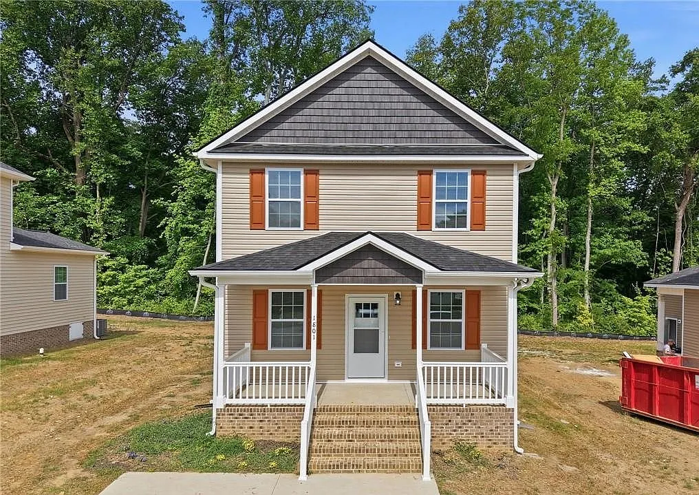 3 bed, 1331 sqft, $2,150 — Photo 2