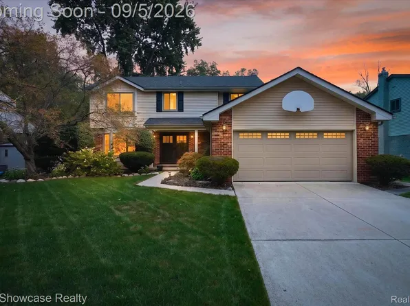 8254 Sandpiper St, Canton, MI 48187