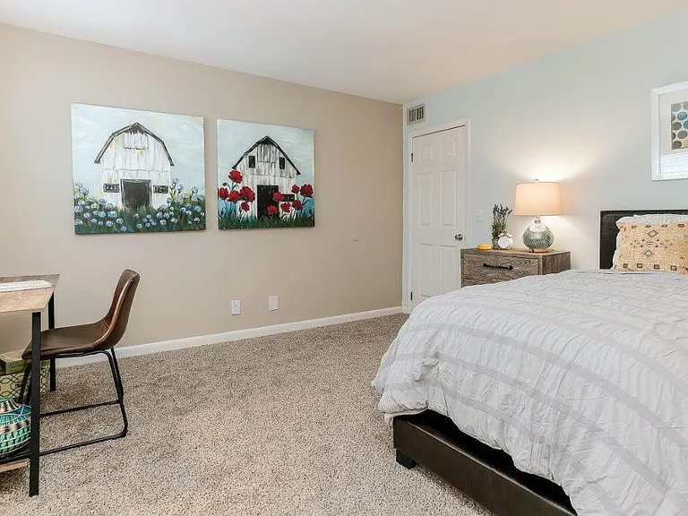 Mallards Landing Apartment Home — Photo 8
