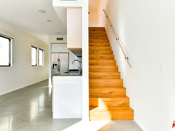 5th image of 4044 Redwood Ave APT 205