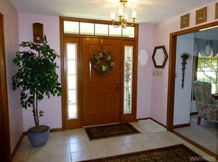 265 Deerwood Ln, Grand Island, NY 14072